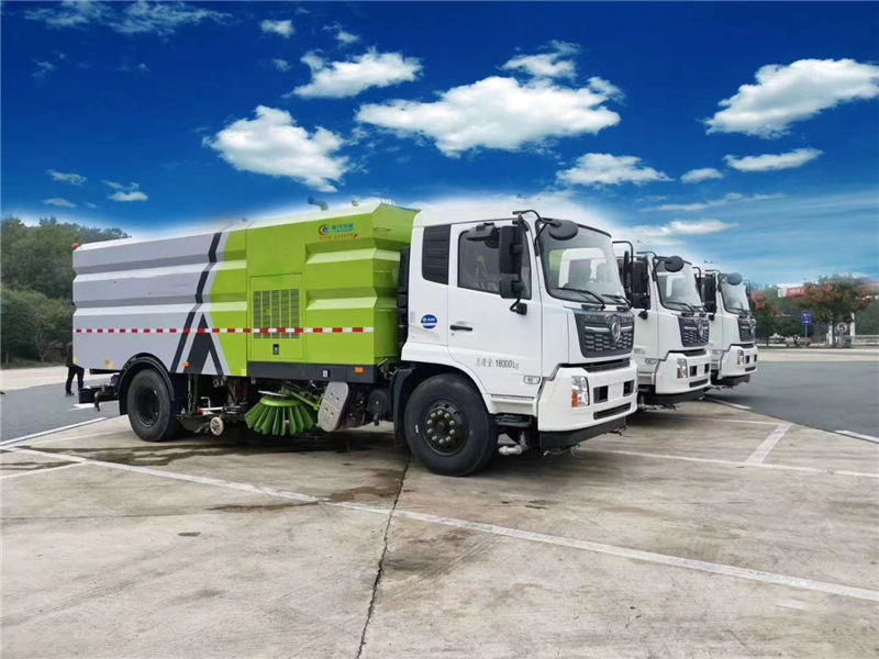 浙江金華葛老板在我們公司定購了3輛東風天錦洗掃車